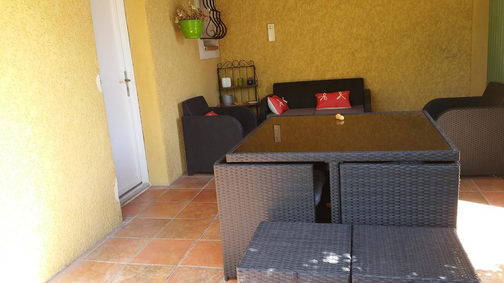 Petit Studio Au Calme Villa La Crau Eksteriør bilde